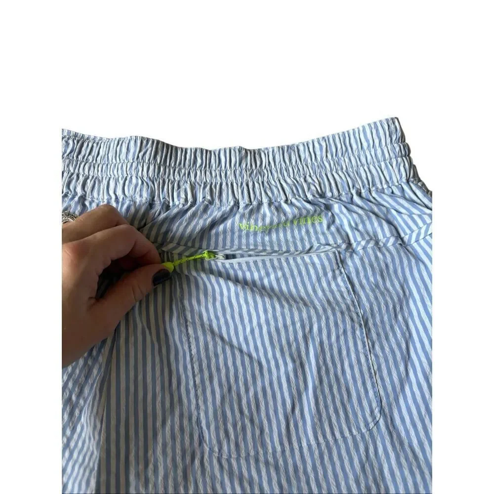 Vineyard Vines Harbor Seersucker Shorts size L Striped White Blue